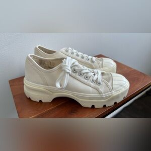 H&M women’s Canvas tennis shoe/sneakers Size EU 38, (US 7-7.5), cream color.